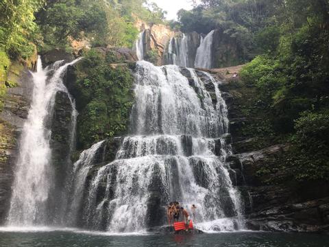 Nauyaca Waterfall & Surf Lesson